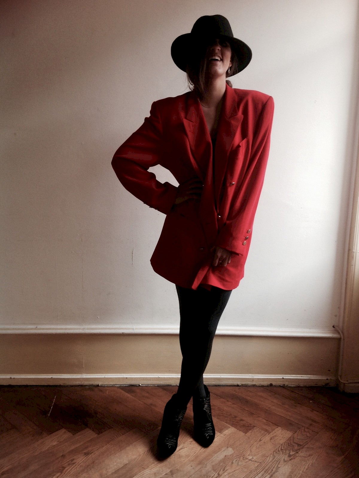 lady in red: Vintage Escada Blazer dress 90s oversized, NIKE Blazer raffia woven