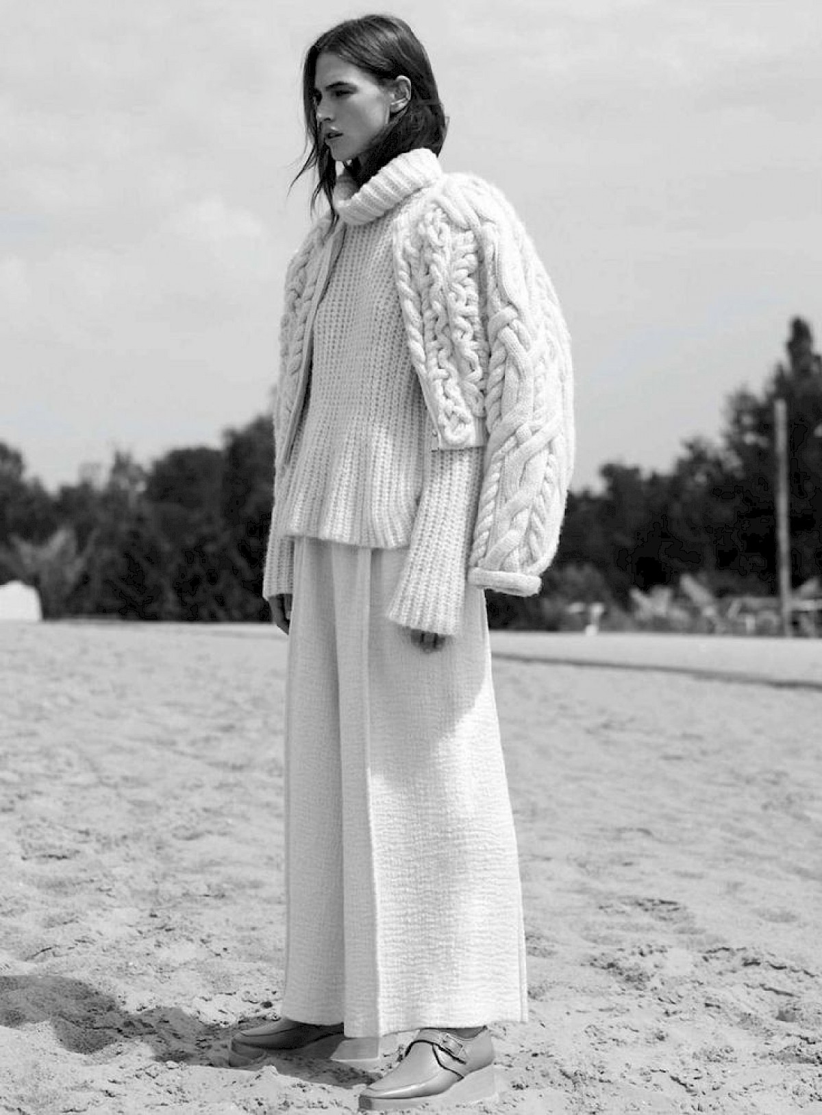 White knit suit b&w fashion photography timeless inspo textures body timeless kate moss lindbergh newton avedon demarchelier meisel Alaia Chanel