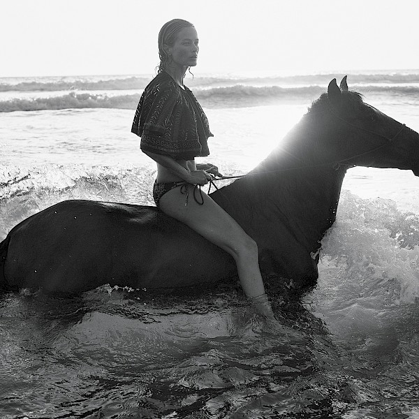 Swim with horse b&w fashion photography timeless inspo textures body timeless kate moss lindbergh newton avedon demarchelier meisel Alaia Chanel