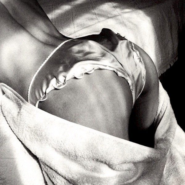 morning views in bed b&w fashion photography timeless Vogue inspo textures body timeless moss bruce weber lindbergh newton avedon demarchelier meisel doisneau Alaia Chanel YSL vintage