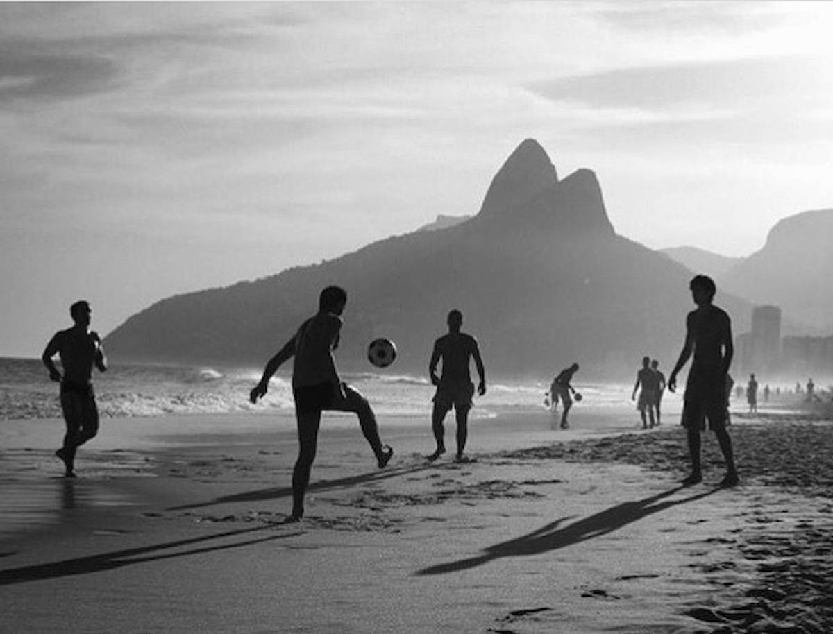 Rio beach copacabana ipanema Kate Moss b&w fashion photography timeless inspo textures body timeless lindbergh newton avedon demarchelier meisel Alaia Chanel